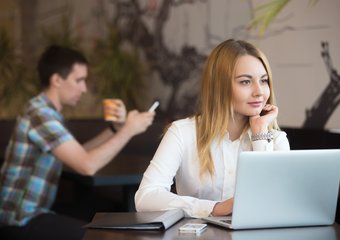 Как вовлечь удалённых сотрудников в жизнь офиса — и нужно ли это