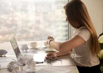 Депутаты от КПРФ предлагают сократить рабочий день в России до шести часов