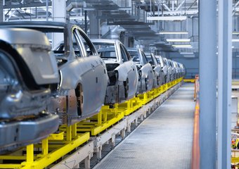 Работников бывшего завода Nissan выводят из простоя