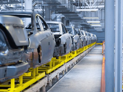Работников бывшего завода Nissan выводят из простоя