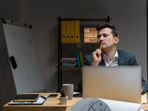 Работодатель не вправе выбирать за работника: компенсация за выходной должна быть единой для всех