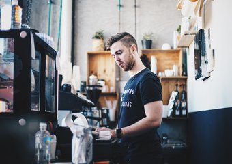 Предновогодний тренд: сотрудник «два в одном» и за одну зарплату