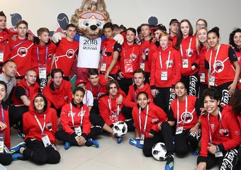 «Новогодним подарком не ограничиваемся»: работа с детьми сотрудников