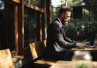 ВЦИОМ: по специальности не работает почти половина россиян