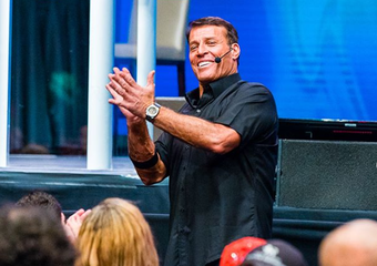 Тони Роббинс: человек-скандал посетил Москву