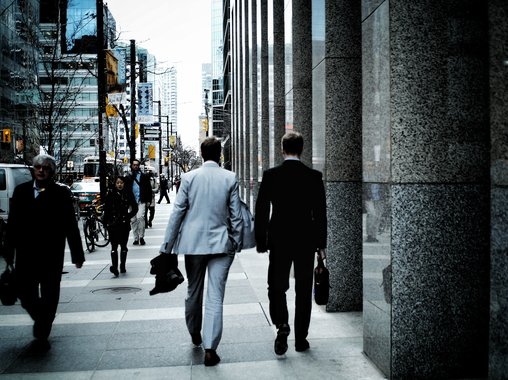 Россияне назвали самые раздражающие привычки коллег