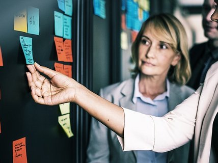 С какой работой сотрудники 45+ справляются лучше молодежи