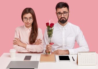 HR-эксперт предупредила о рисках служебных романов: от сплетен до увольнения