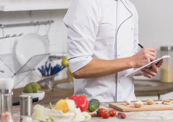 Спрос на поваров и пиццамейкеров на подработку вырос на треть