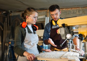 Молодёжь активно идёт в рабочие профессии – рост резюме на 77% за год