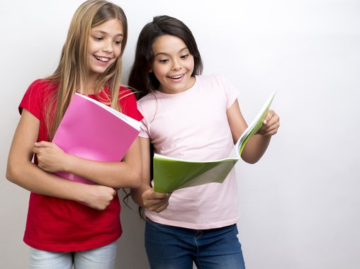 Эксперты: сотрудники HR и PR сфер чаще остальных давали списывать в школе