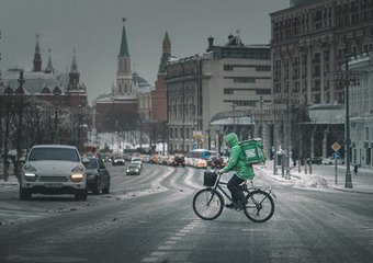 Спрос на курьеров вырос в 11 раз, а зарплаты – в 2 раза: ребрендинг профессии