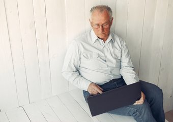 Предпенсионеры и трудовые мигранты негативно влияют на производительность труда - эксперты