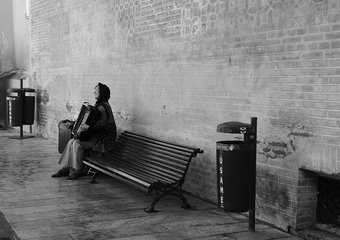 За год число живущих за чертой бедности россиян выросло на 2,8 млн человек