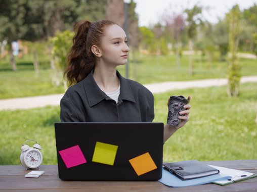 Спрос на гибридный формат работы среди ИТ-специалистов продолжает расти