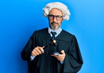 Оплата за сверхурочную работу не является частью МРОТ