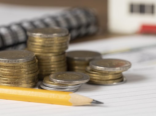 Работодатель не обязан платить новичку зарплату за неотработанные дни месяца