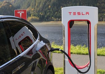 Tesla в России: «Связной» запустил услугу аренды электромобилей
