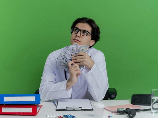 Как должна оплачиваться работа в праздничные и выходные дни ноября