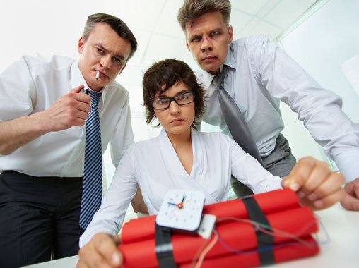 Тёмная сторона корпоративной культуры: как распознать и устранить токсичные ритуалы, которые выдают за «традиции»