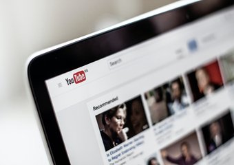 Треть сотрудников тратят свободное время на YouTube – опрос