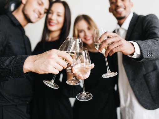 65% россиян чувствуют давление на корпоративах и тимбилдингах