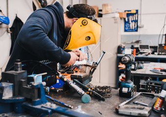 Увеличению производства в промышленном секторе РФ мешает дефицит кадров