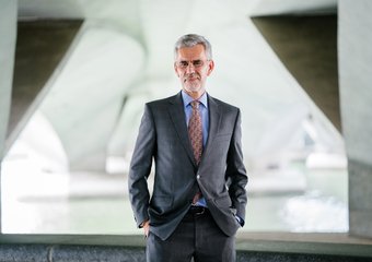 Увольнение гендиректора: «золотой парашют» и не только