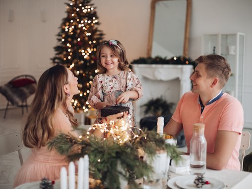 5% россиян встретят Новый год на работе, большинство предпочтут домашний праздник