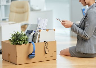 Компании переходят на стратегию «заморозки найма»: уволенных сотрудников больше не заменяют