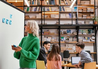 Компании начали открывать образовательные центры