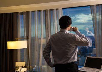 Эксперт: «Дети 90-х» не умеют отдыхать и работают до нервных срывов 