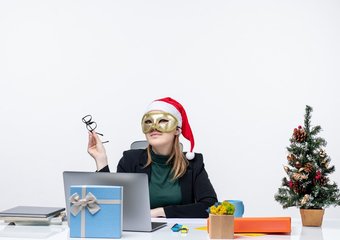 Большинство россиян признались, что готовы работать на новогодних каникулах