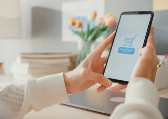 Почти 2 тысячи сотрудников Amazon организовали забастовку