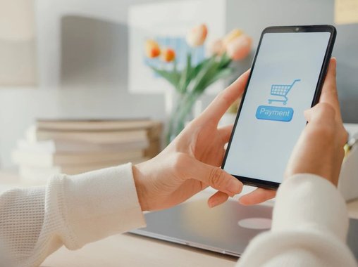 Почти 2 тысячи сотрудников Amazon организовали забастовку