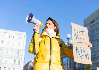 Американская гильдия сценаристов начала забастовку из-за условий труда