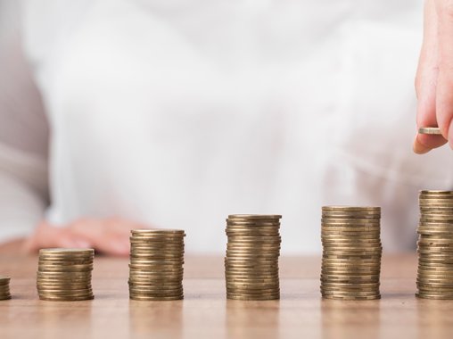 Маркетинг и реклама лидируют по росту зарплатных предложений в России