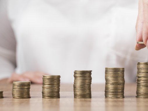 Новогодние премии в 2025 году: более половины работодателей откажутся от выплат