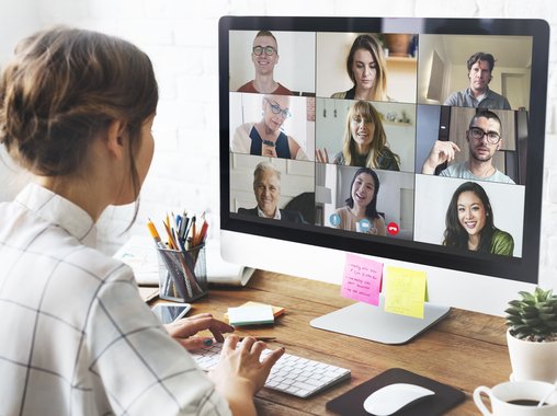 60% россиян отвлекаются на личные дела во время рабочих видеозвонков