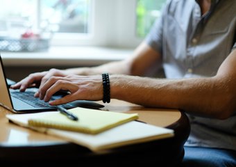 Написавший диплом с помощью ChatGPT студент устроился на работу в «М.Видео»