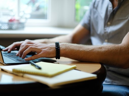 Написавший диплом с помощью ChatGPT студент устроился на работу в «М.Видео»