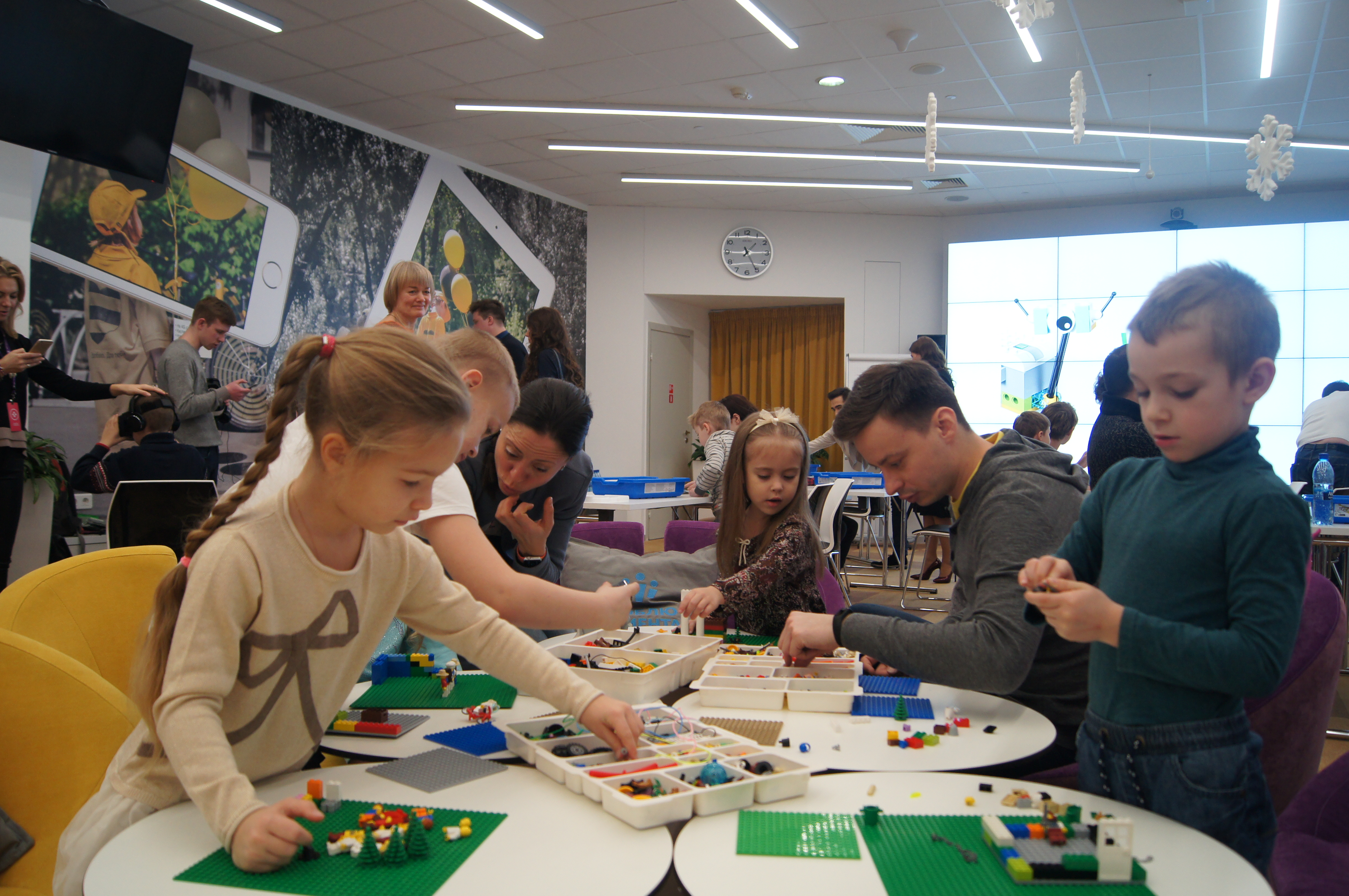 Билайн, DesingYourFuture. Kids, Елена Лексина, конкурс в билайн, ВымпелКом, билайн сотрудники, дети сотрудников билайн, Билайн Университет, видеоролик билайна с детьми, как снимался видеоролик билайна, видео с детьми билайн как снимали, как подготовили ролик билайна, билайн ролик, билайн видео, мотивация сотрудников, лояльность сотрудников