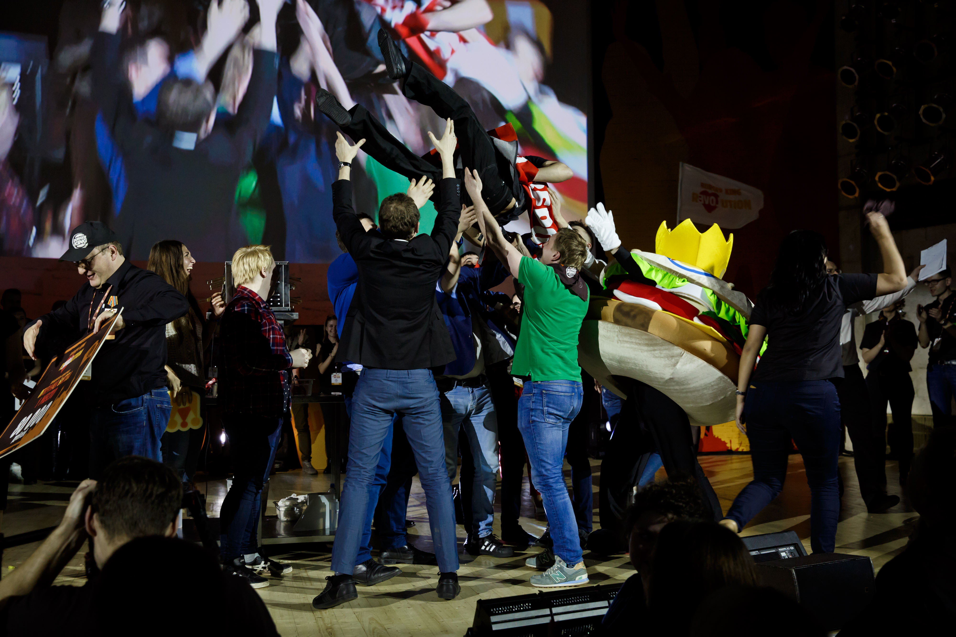 бургеркинг, Татьяна Леонтьева, директор Департамента Людей, бургер кинг, воппер, сборка воппера, за сколько собирают воппер, время сбора воппера, воппер время сбора, конкурс поваров бургер кинг, бургер кинг соревнования, огненная битва, WOW!HR, Level Up, конкурс, персонал, сотрудники, интерес