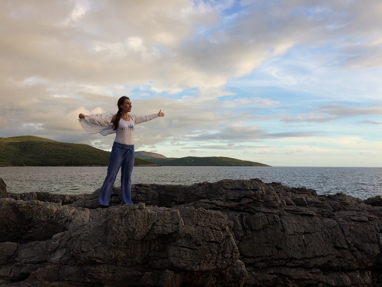 море, небо, девушка, дыхательные практики, дыхание, центр дыхания, сервис, услуги, клиенты, работа с клиентами, как дышать, Сапожник с сапогами, осознанное дыхание, консультации по дыханию, тренер по дыханию, Любовь Богданова, Международный центр изучения и практики осознанного дыхания, практики дыхания, улучшение жизни