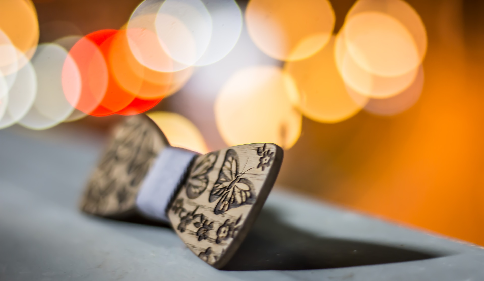 галстук-бабочка, радость, эмоции, управление персоналом в банках, в банке, банк, Елена Хлевная, Управление эмоциями, РЭУ им. Плеханова, как управлять эмоциями, как управлять эмоциями в работе, дневник эмоций, что такое дневник эмоций, как развивать свой эмоциональный интеллект, эмоциональный интеллект, как контролировать эмоции, взять эмоции под контроль, эмоциональная зрелость, Emotional quontient, коэффициент эмоциональности, осознанное управление эмоциями