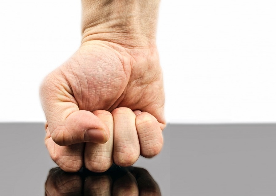 кулак, действие в кризис, что делать в кризис, бизнес в кризис