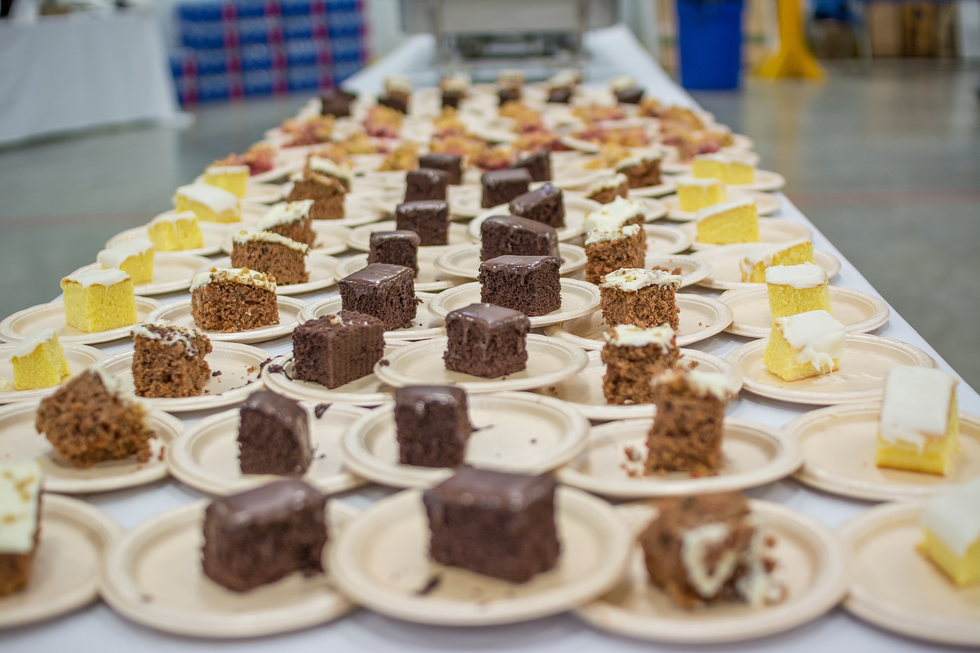 пирожные, сладости, десерт, стол, система грейдов, грейды, грейдинг, Альберт Мицевич, МФО Честное слово, грейдирование, зарплата, оценка, Суть грейдирования, сопоставление внутренней значимости должностей для организации, управление организацией, проблемы управления, как управлять, полномочия, контроль, единовластие, менеджмент, руководство, Управление, управление персоналом, как управлять персоналом, проблема российских управленцев, 