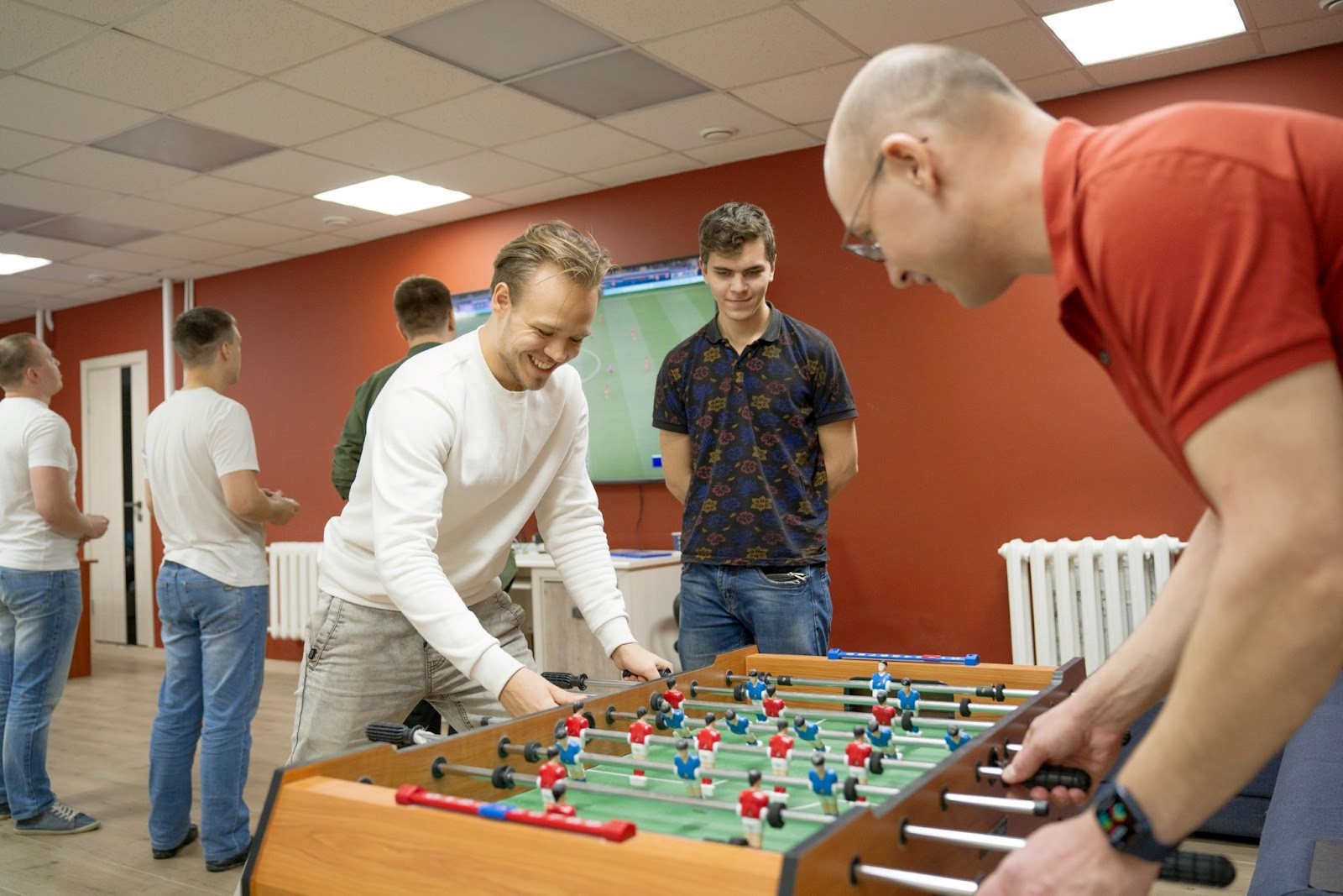 Как создать хорошие условия для IT-специалиста, Justmoby, Александр Новиков, привлекать внимание потенциальных сотрудников, создать комфортные условия для работы, условия для IT-специалиста, условия привлечения специалистов, льготные условия для ит специалистов, условия для ит-специалиста, льготные условия для ит специалистов