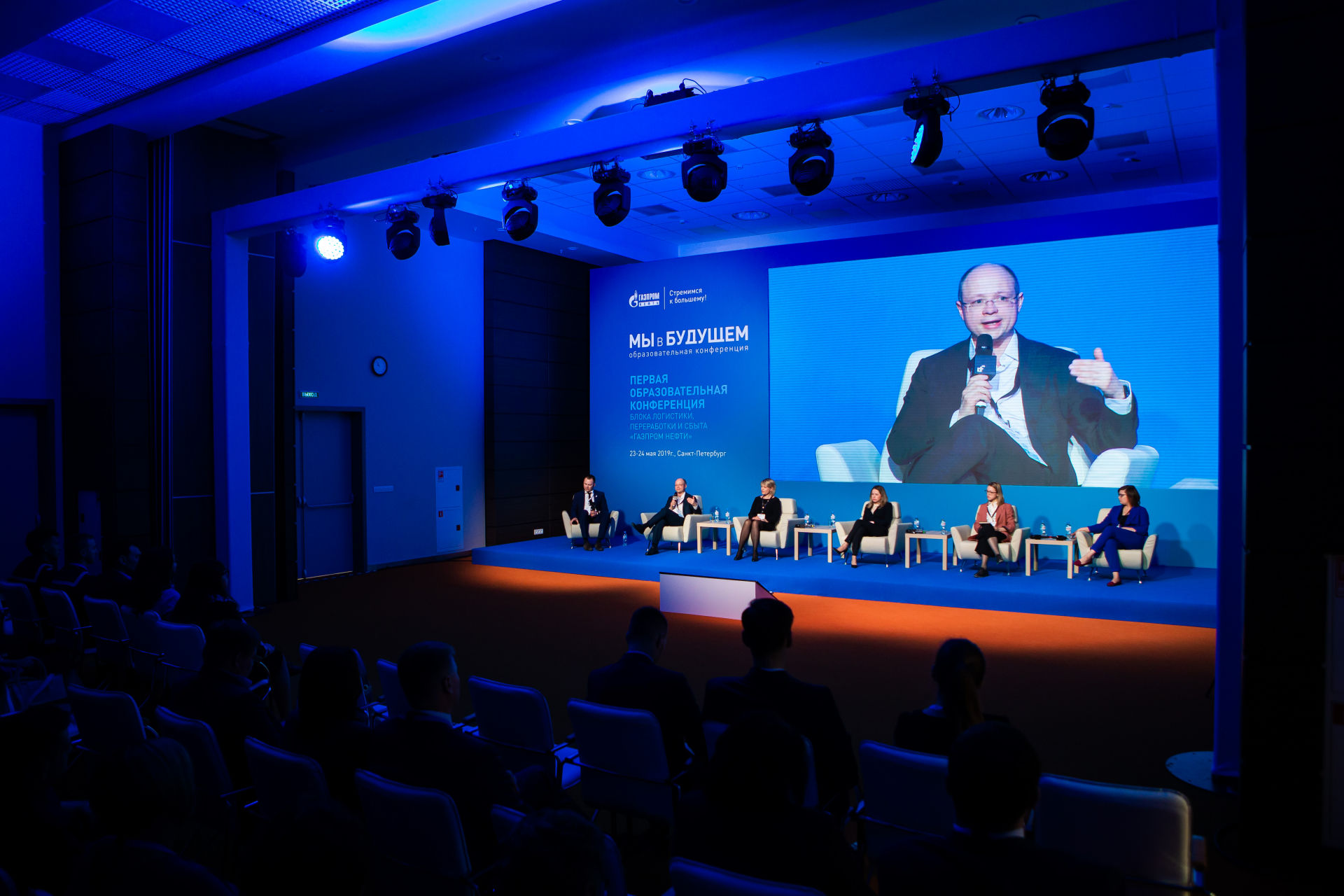 «Мы в будущем»: как «Газпром нефть» улучшает образование в вузах, «Газпром нефть» Денис Федотов, Проект «Мы в будущем», Be Cool, Be Cool 2019, WOW!HR 2019, WOW!HR, Номинанты WOWHR2020, готовить новые кадры, Всероссийская образовательная конференция