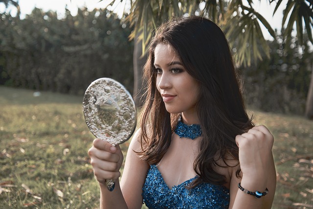 Как нарциссизм влияет на карьерный рост, ООО МКК «Срочноденьги” Наталья Ван, Нарциссизм, чрезмерный нарциссизм, расстройство личности, собственное значение нарцисса, нарциссы очень ранимы, самолюбование, нарцисс, нарцисс не цветок, самовлюбленный человек, самовлюбленный на работе, самовлюбленный в работе